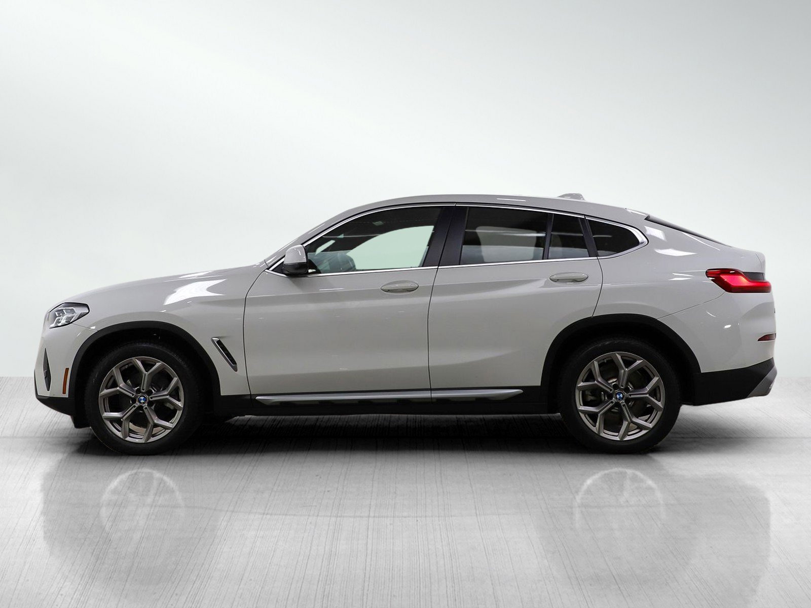 Used 2022 BMW X4 30i with VIN 5UX33DT02N9M32310 for sale in Burnsville, Minnesota