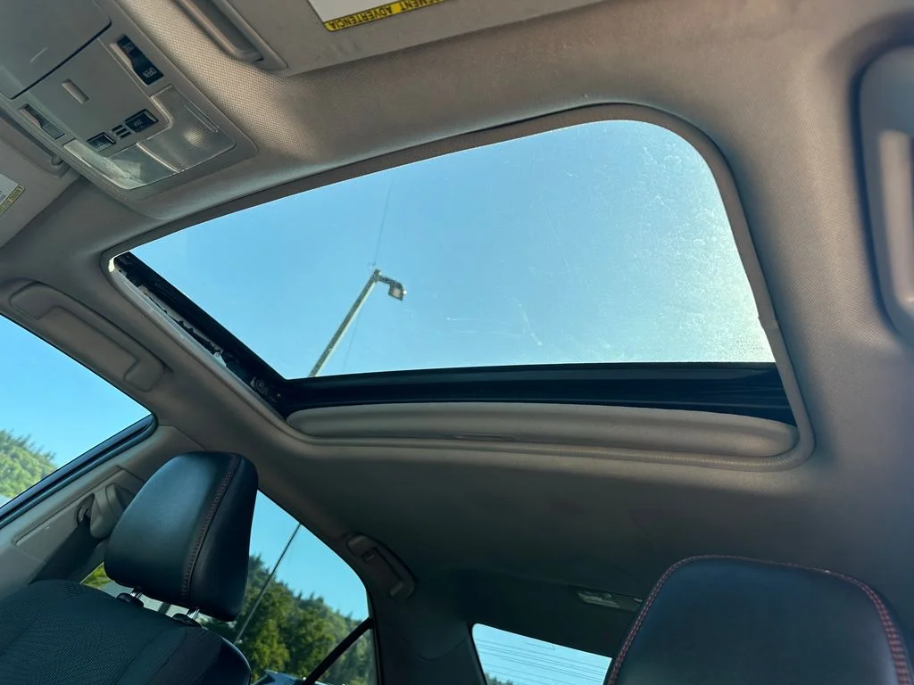 Used 2016 Silver Toyota SE image 21
