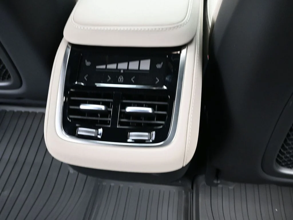 New 2026 Aurora Silver Volvo Plus image 23