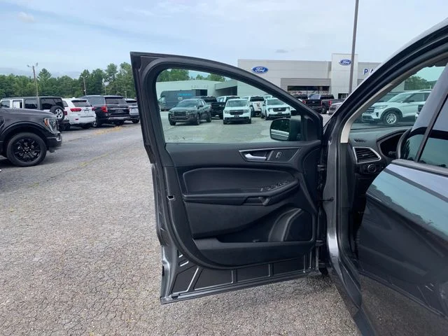 Used 2024 Gray Ford SE image 21