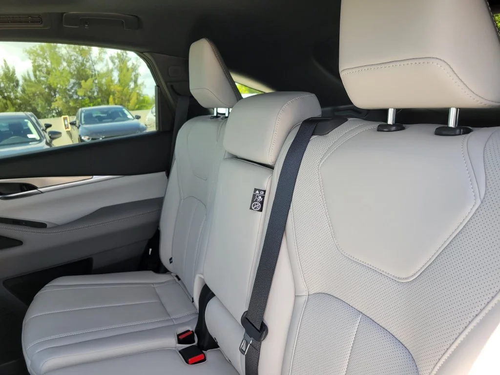 New 2027 RADIANT WHITE INFINITI Luxe AWD image 10