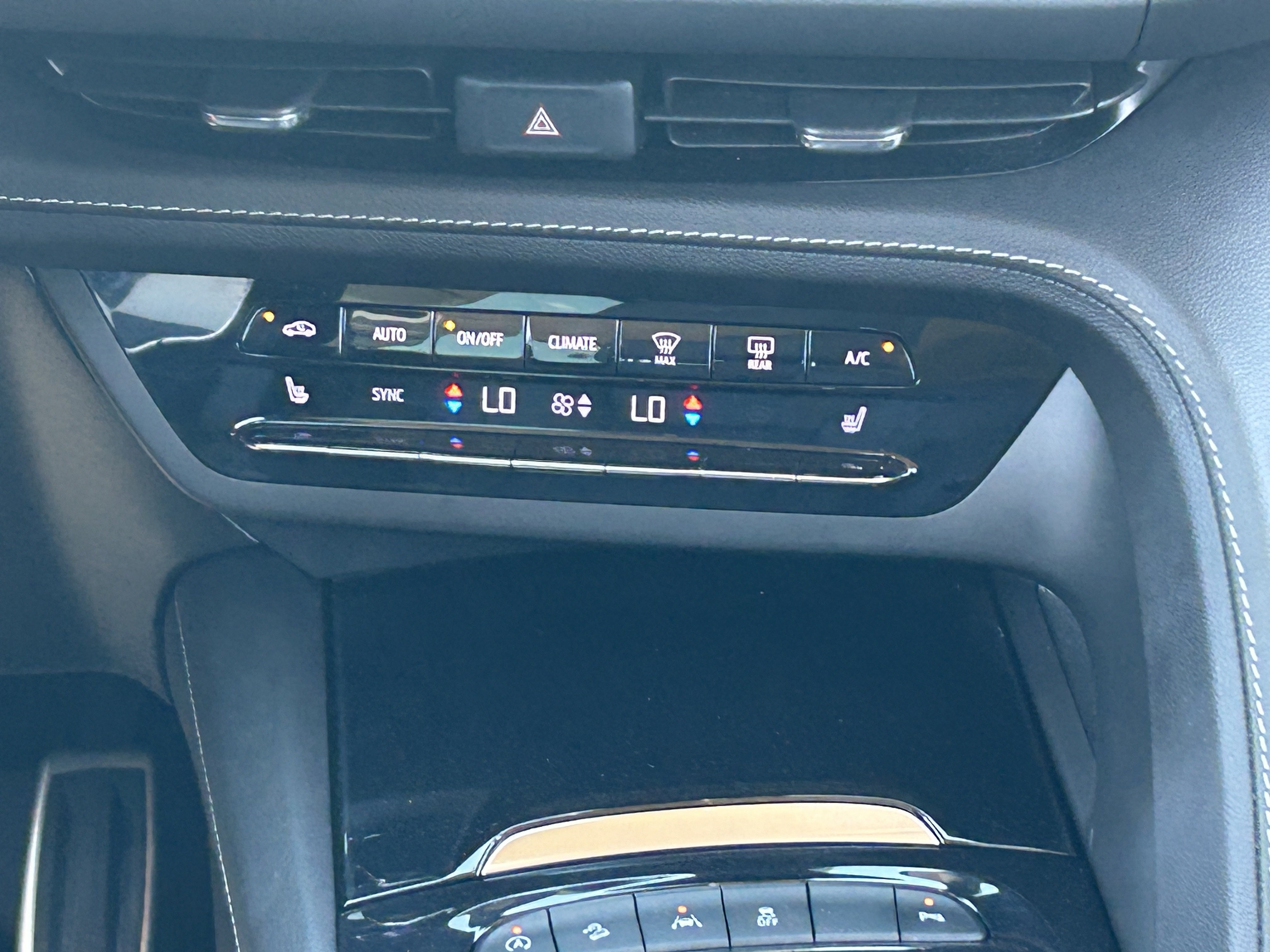 2022 Buick Envision Essence - Photo 22