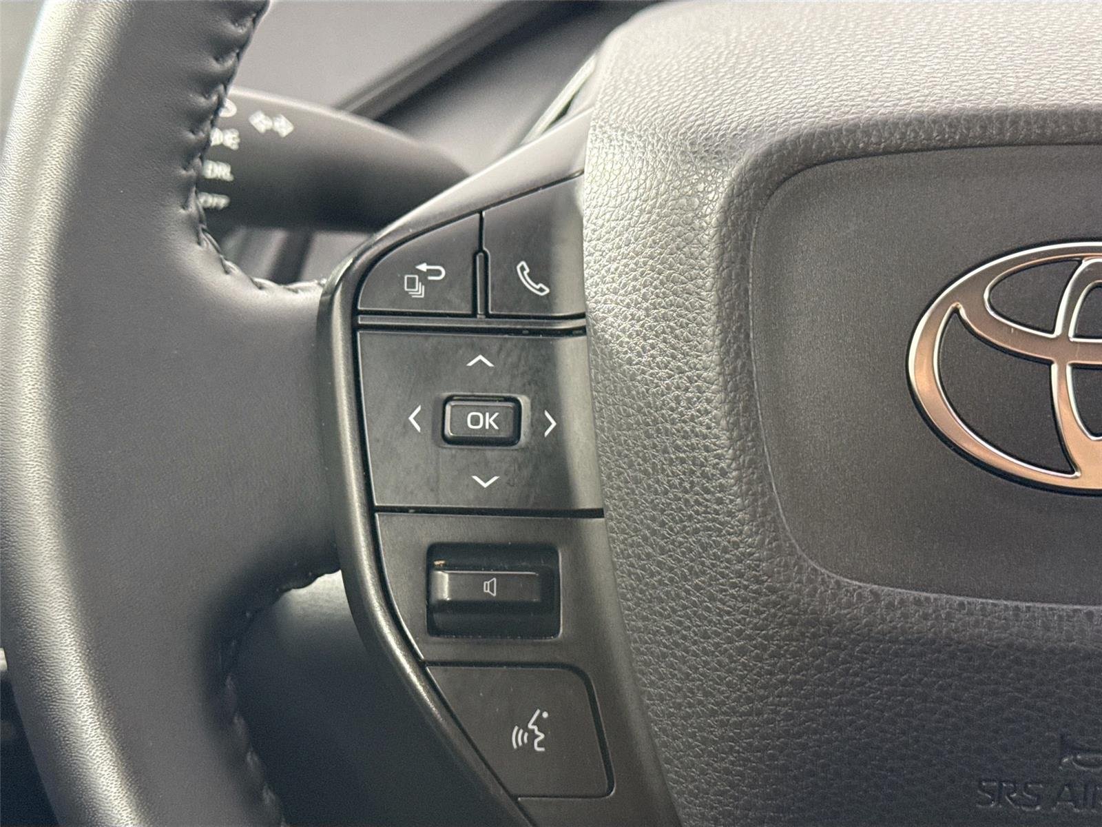 Used 2023 Guardian Gray Toyota XLE image 17