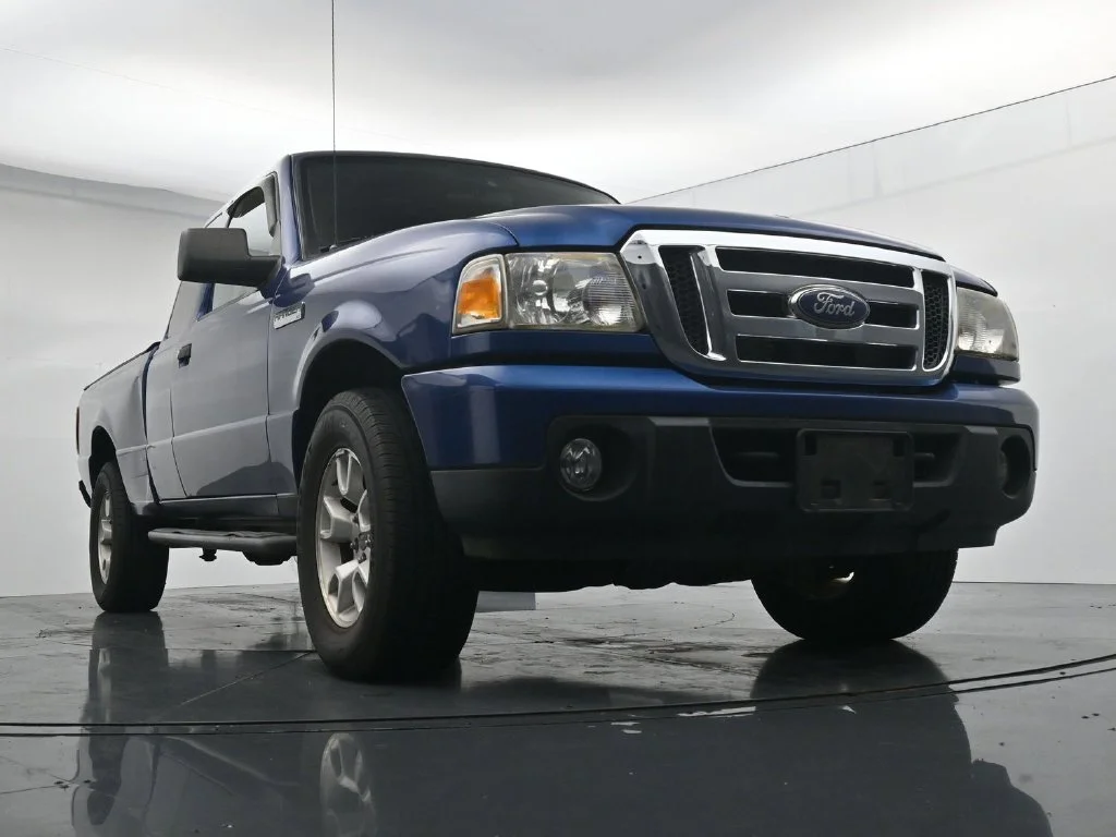 Used 2011 Blue Ford XLT image 17