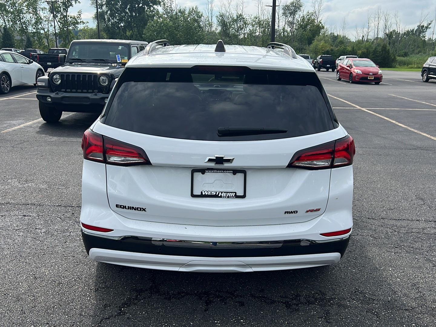Used 2022 Summit White Chevrolet RS image 3
