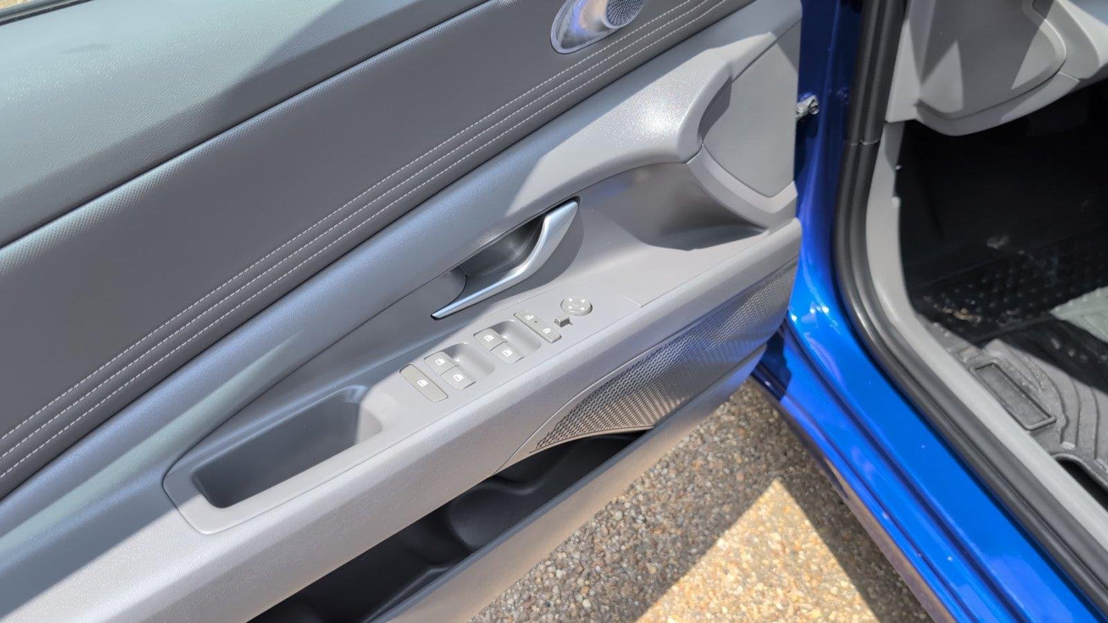Used 2025 Intense Blue Hyundai SEL Convenience image 12