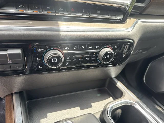 Used 2022  Chevrolet High Country image 23