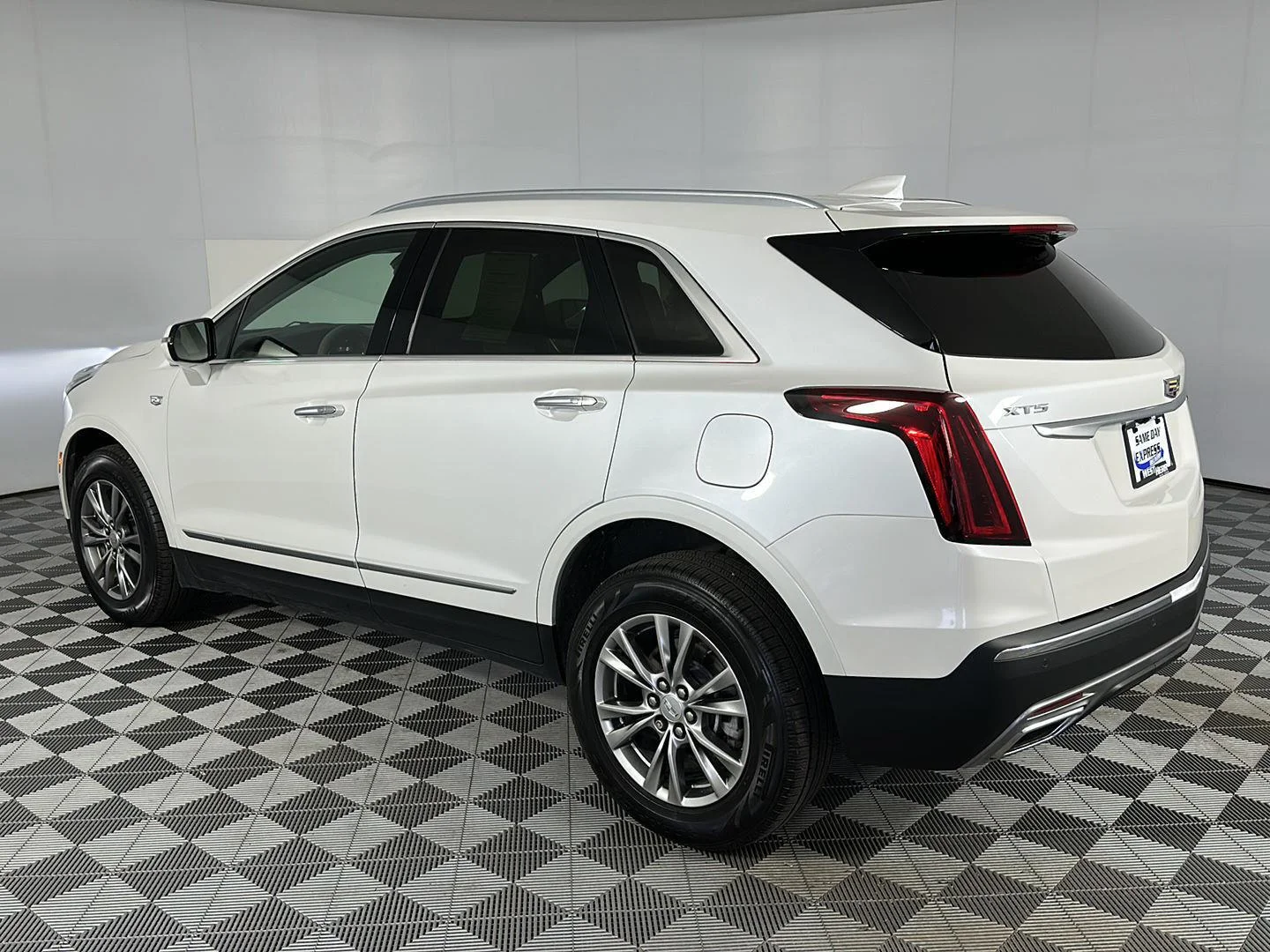 Used 2023 Crystal White Tricoat Cadillac AWD Premium Luxury image 5