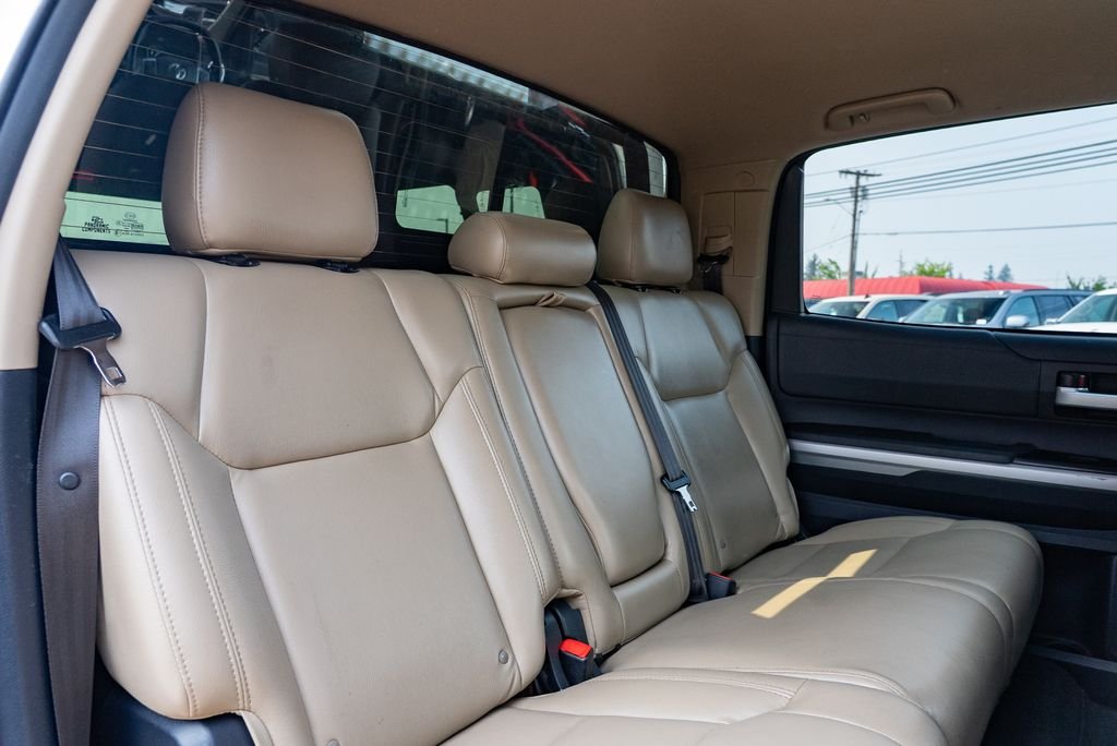 Used 2014 Super White Toyota SR5 image 30