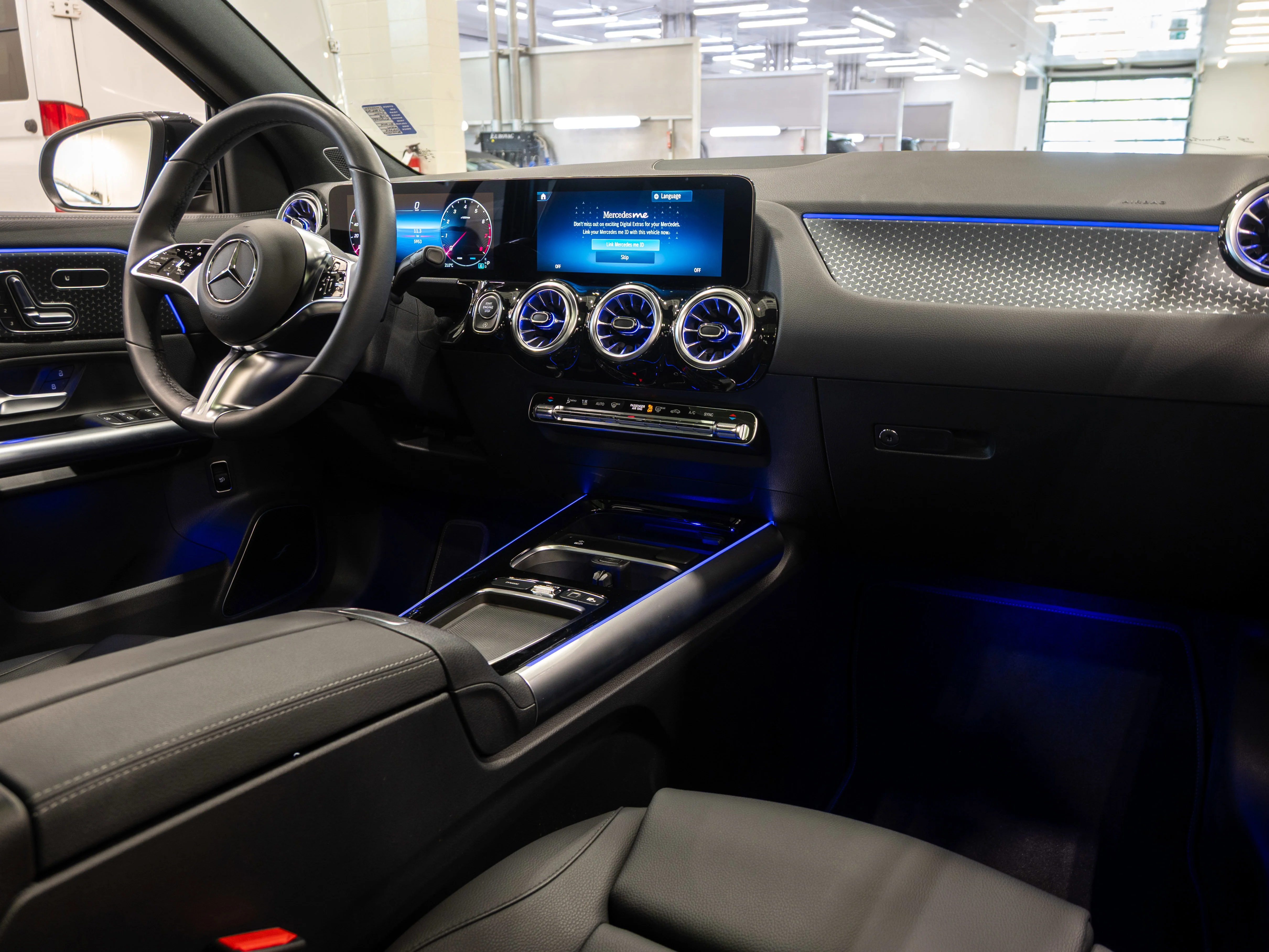 New 2026 COSMOS BLACK METALLIC Mercedes-Benz GLA 250 image 9