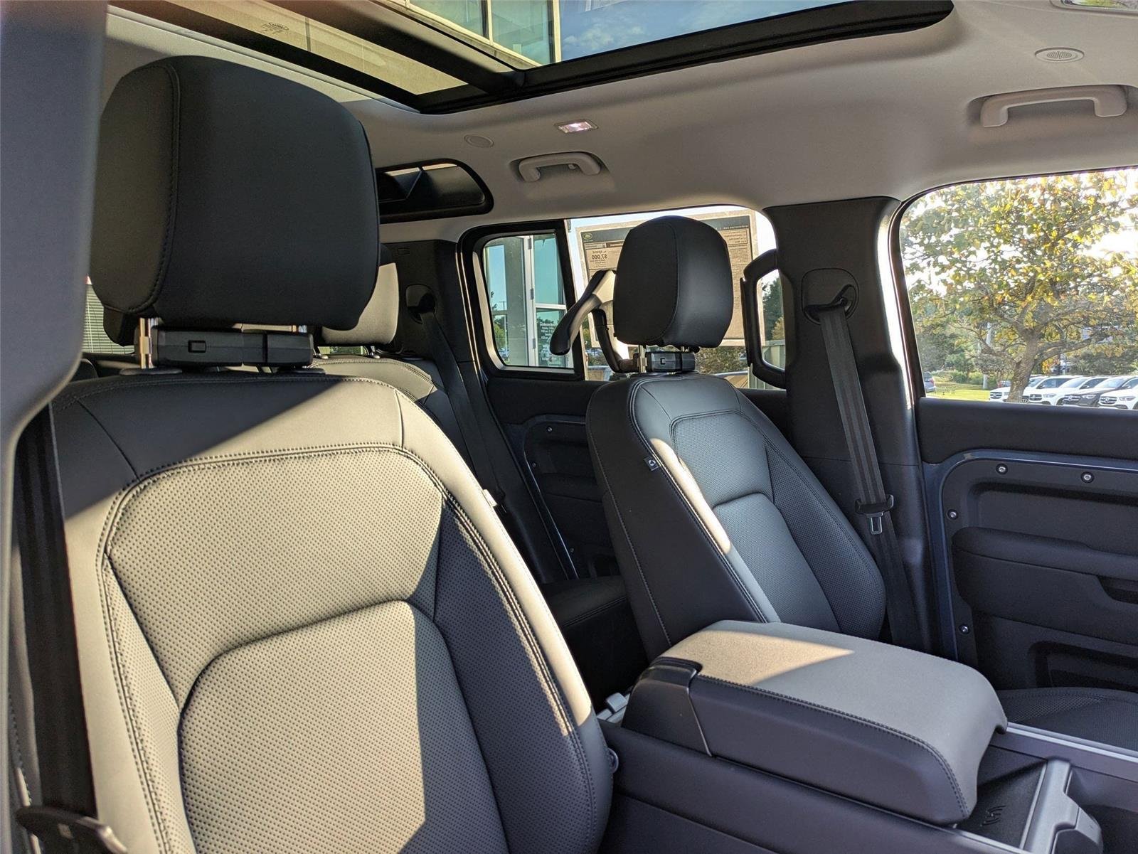 Used 2026 Tasman Blue Metallic Land Rover S image 35