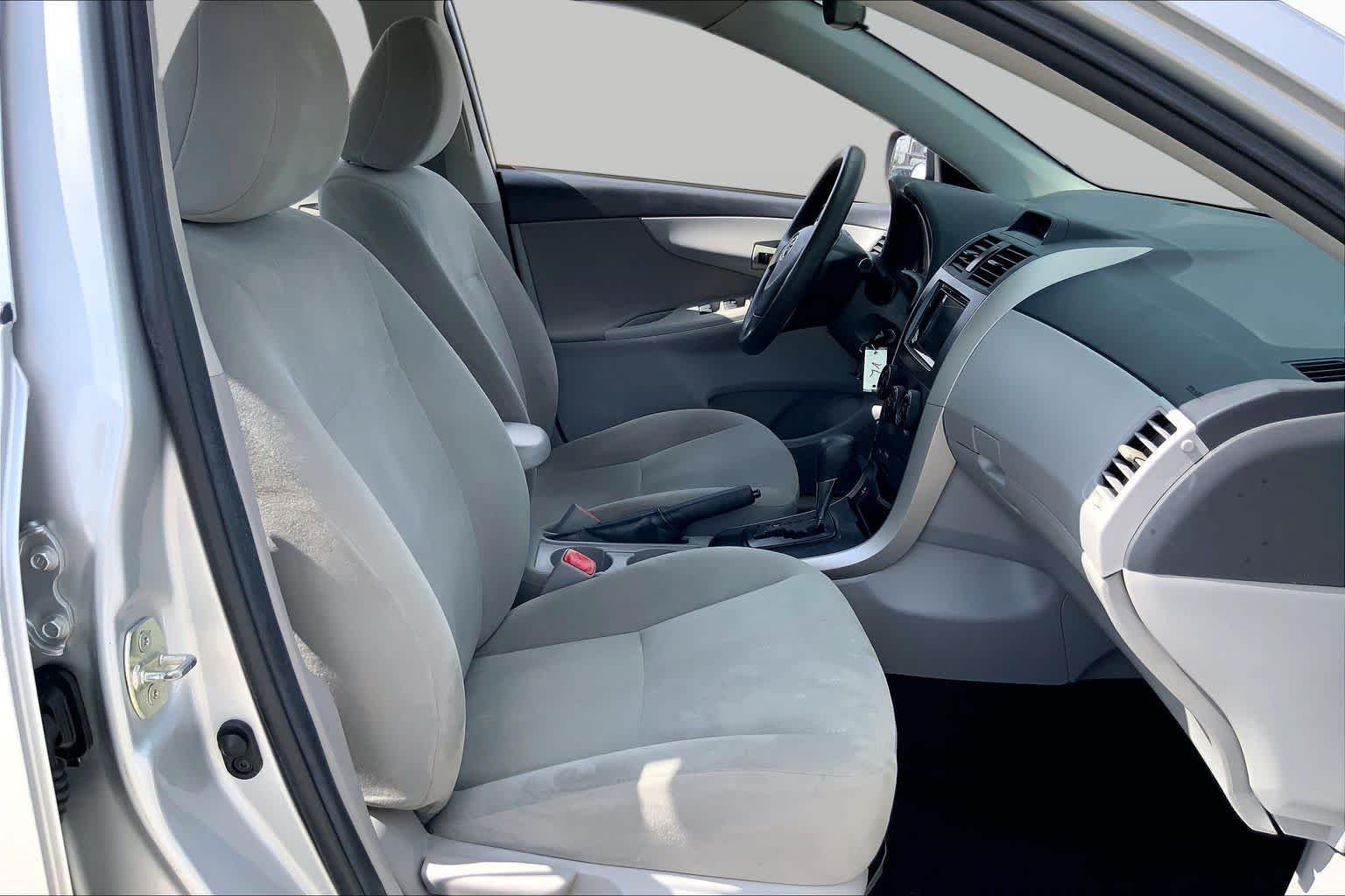 Used 2013 Classic Silver Metallic Toyota L image 9