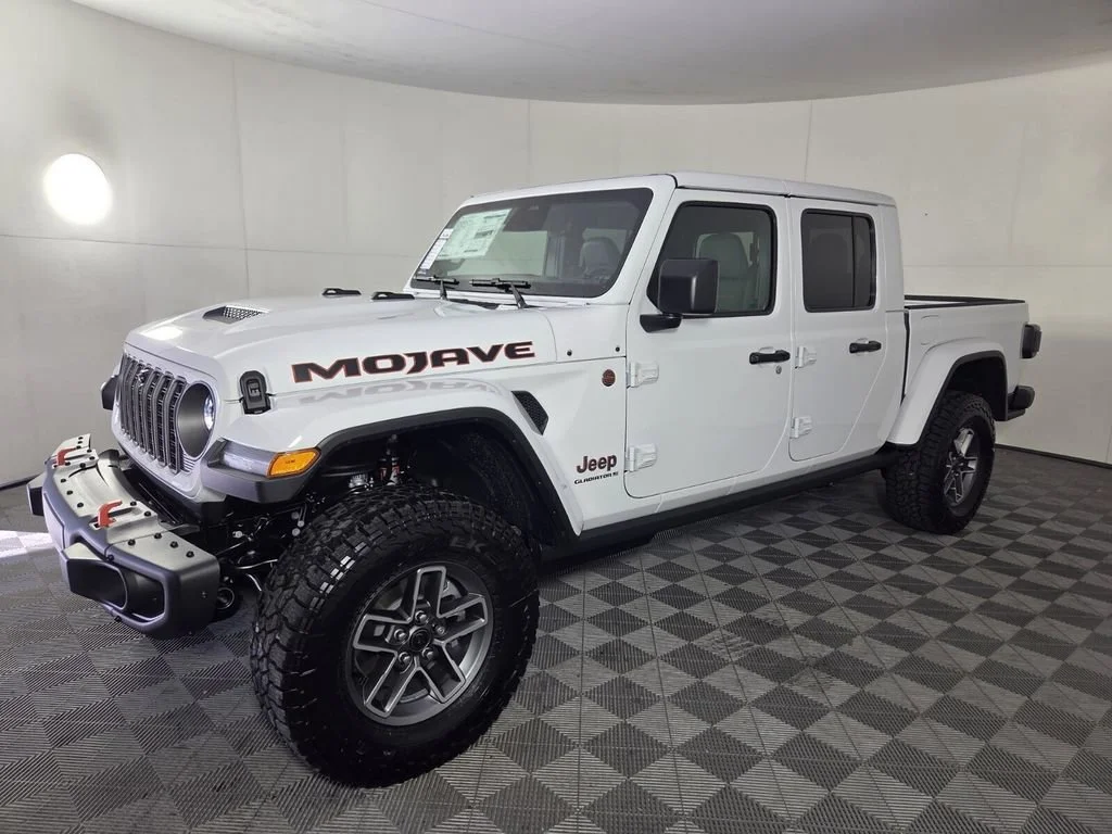 New 2026 Bright White Clear-Coat Exterior Paint Jeep Mojave X image 4