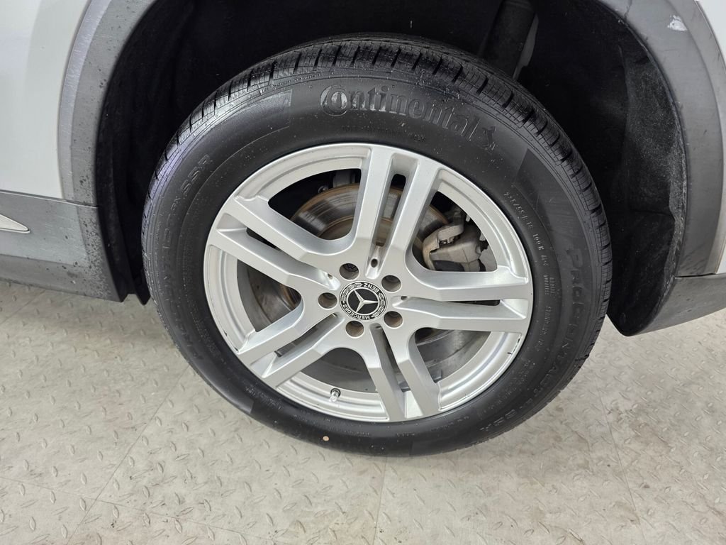 Used 2021 Silver Mercedes-Benz GLA 250 image 16