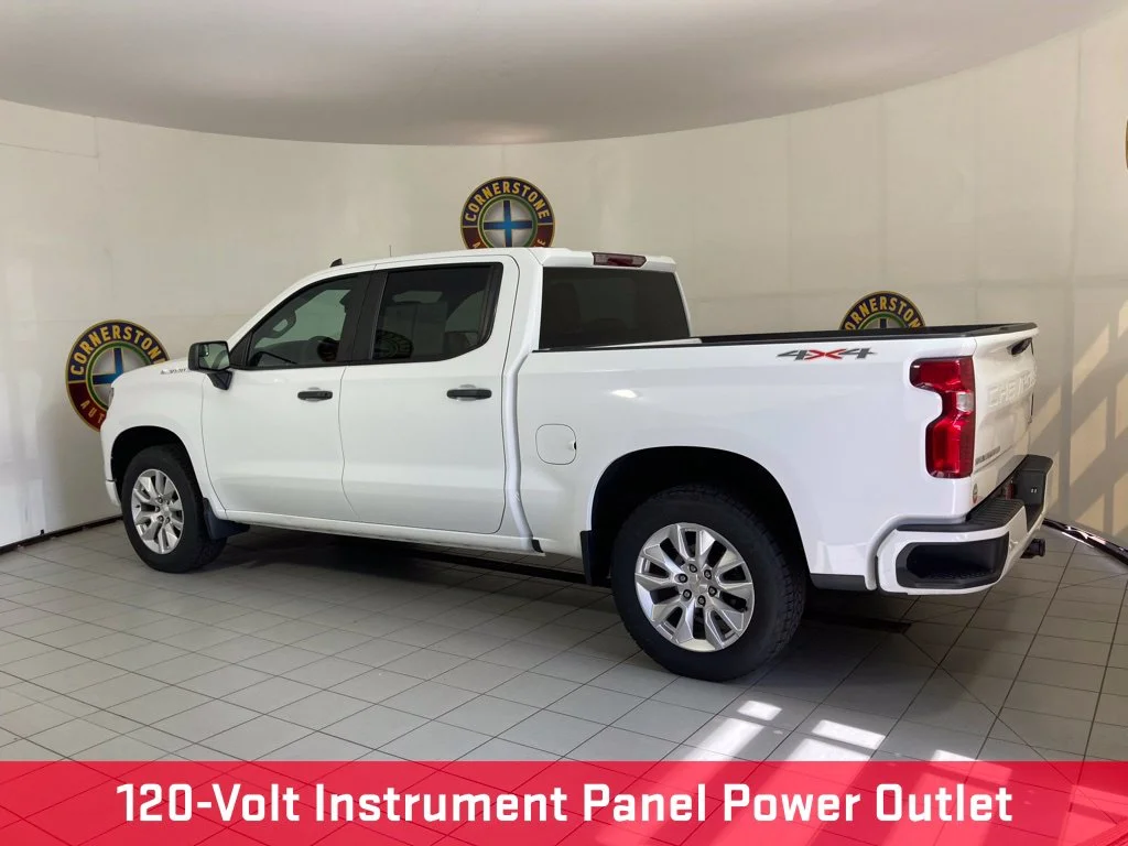 Used 2023 White Chevrolet Custom image 23