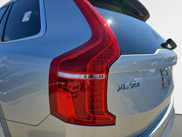 Used 2017 Silver Volvo T6 Momentum image 37