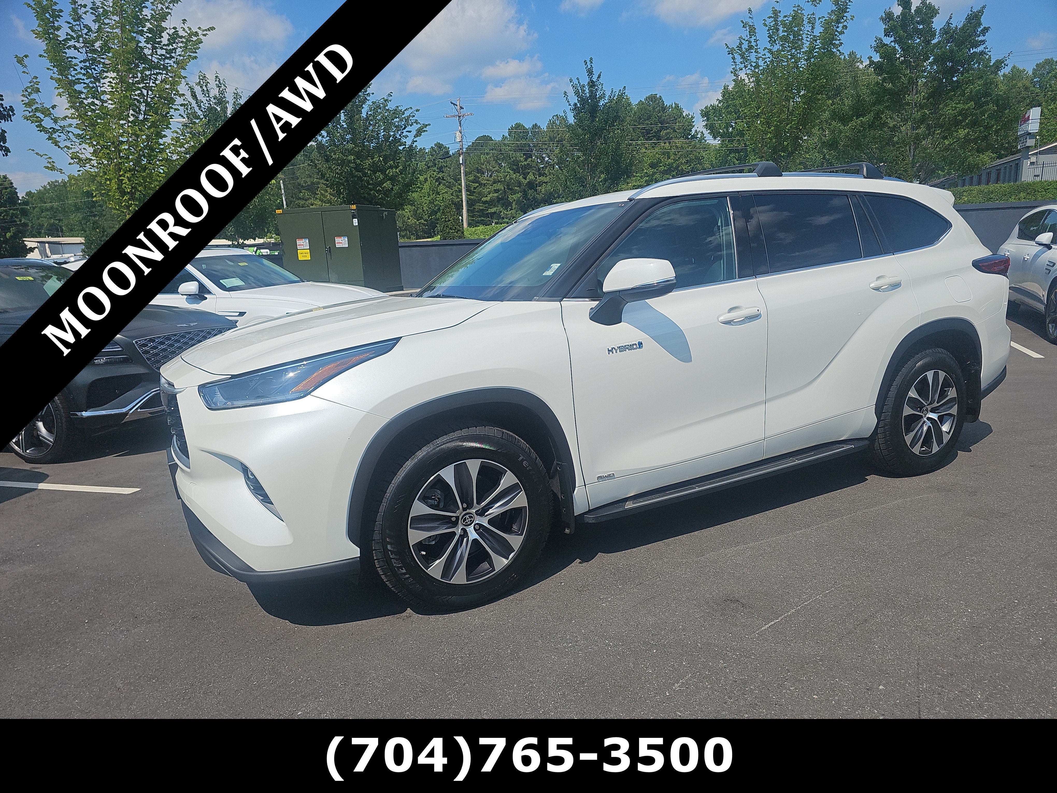 Used 2021 Blizzard Pearl Toyota Hybrid XLE image 1