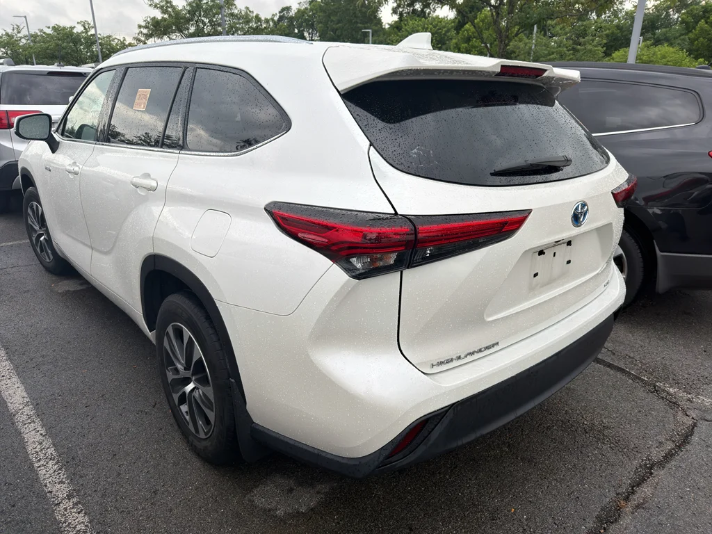 Certified Used 2021 Blizzard Pearl Toyota Hybrid XLE image 3