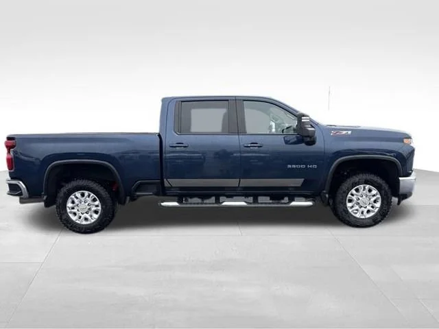 Used 2022 Northsky Blue Metallic Chevrolet LT image 7