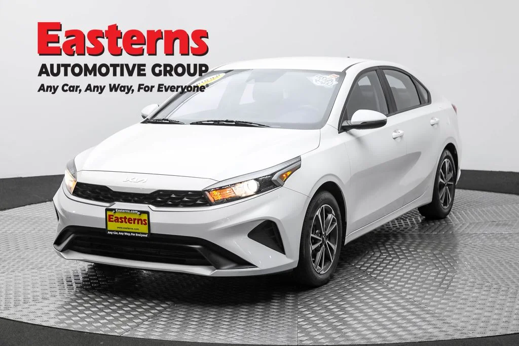 Used 2022 White Kia LXS image 1