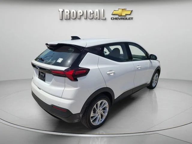 New 2027 Summit White Chevrolet LT image 5
