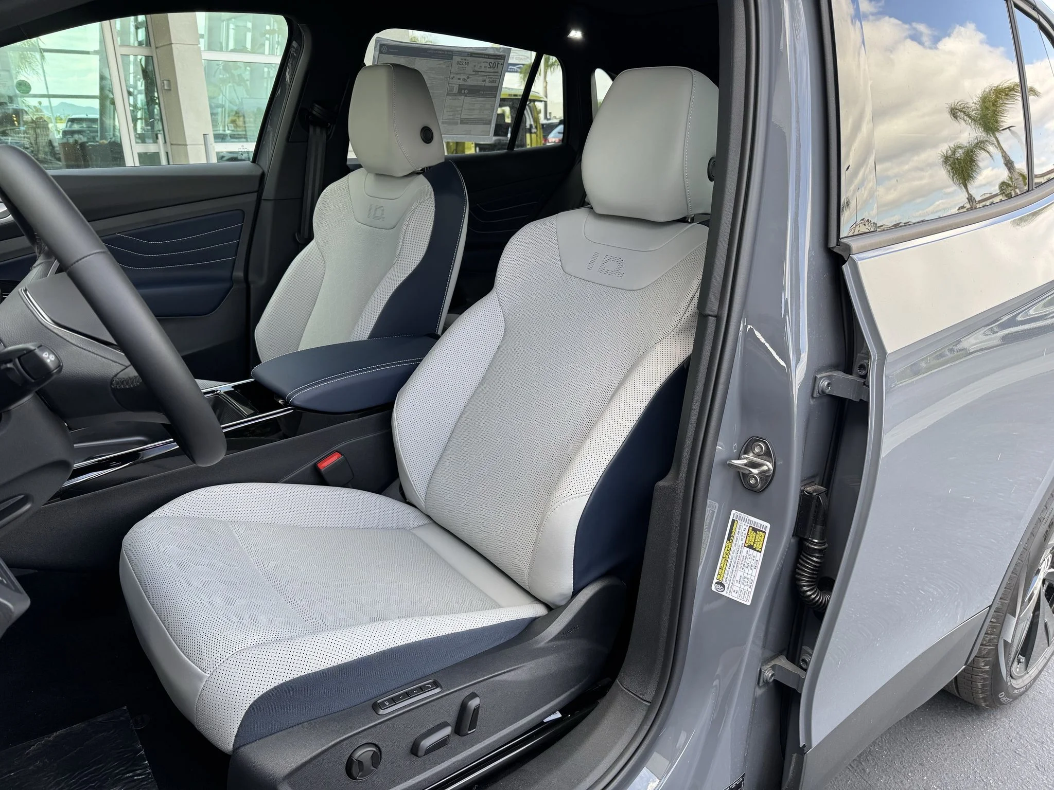 New 2026 Pure Gray w/Black Roof Volkswagen Pro S Plus image 10