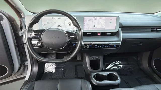 Used 2023 Gray Hyundai SEL image 9