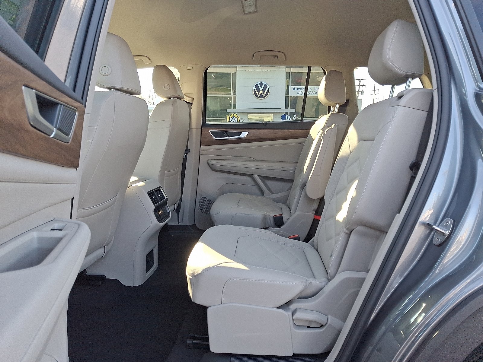 2024 Volkswagen Atlas SE Technology photo 4