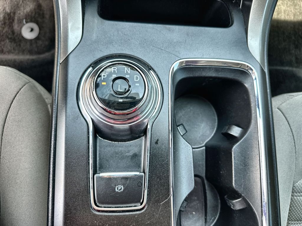 Used 2018 Silver Ford SE image 15