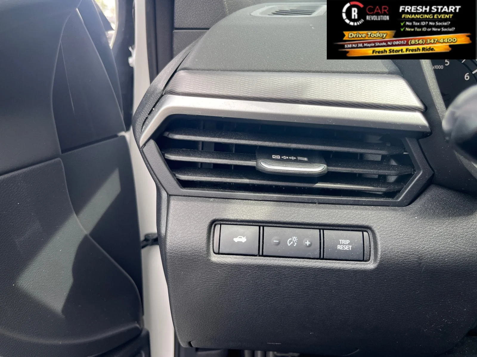 Used 2025 Pearl White Tricoat Nissan SR image 23