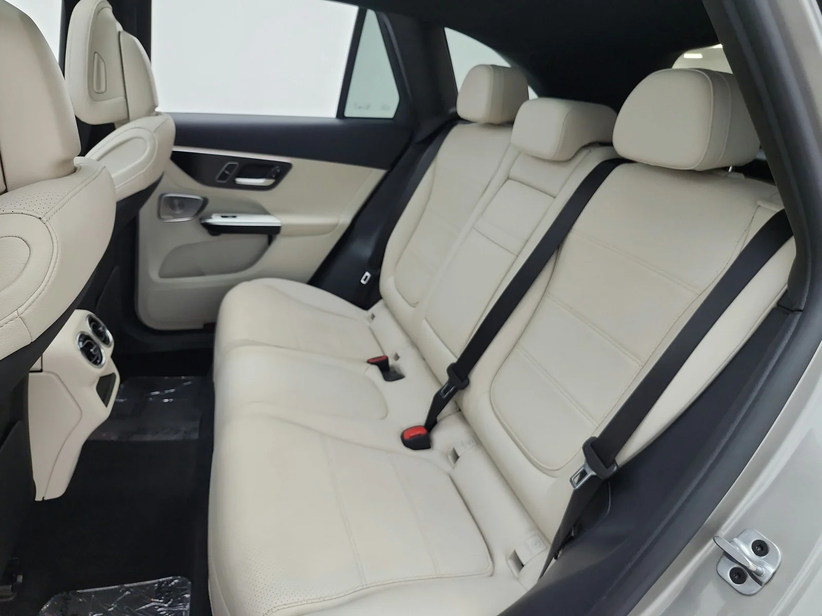 Used 2023 Mojave Silver Metallic Mercedes-Benz GLC 300 SUV image 13
