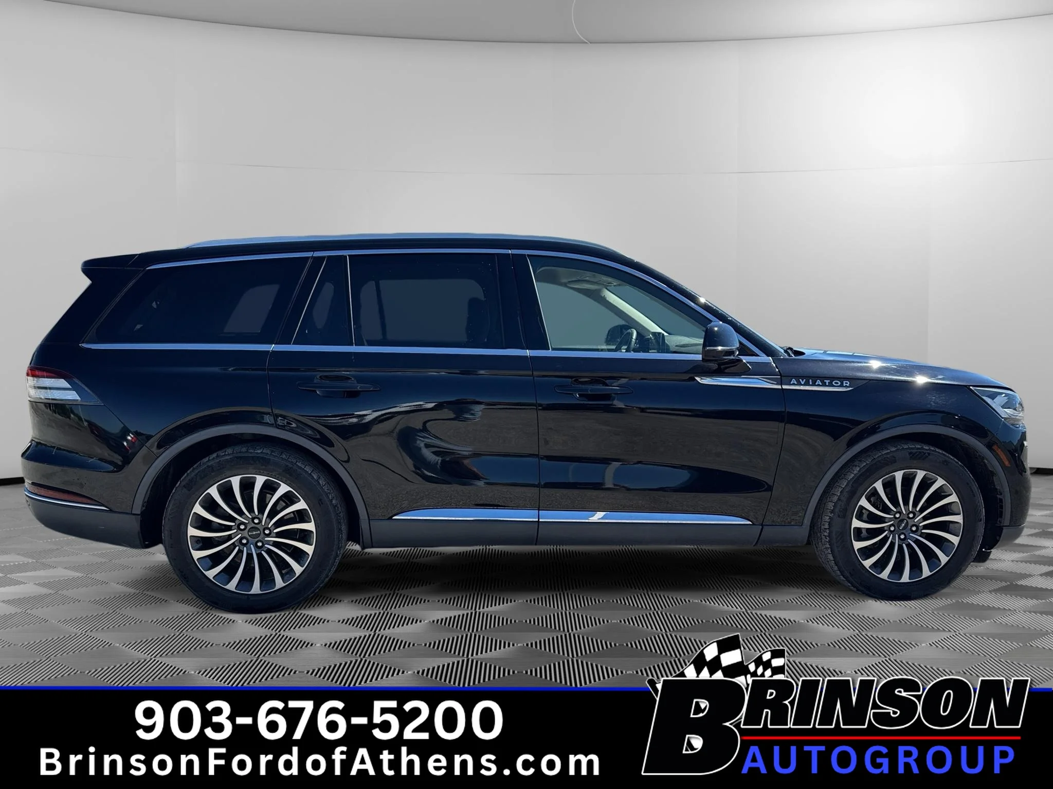 Used 2020 Infinite Black Metallic Lincoln Reserve image 4