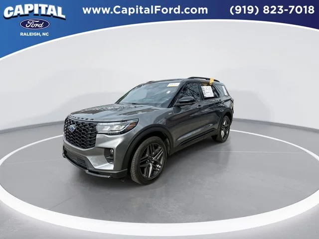Used 2025 Gray Ford ST-Line image 4