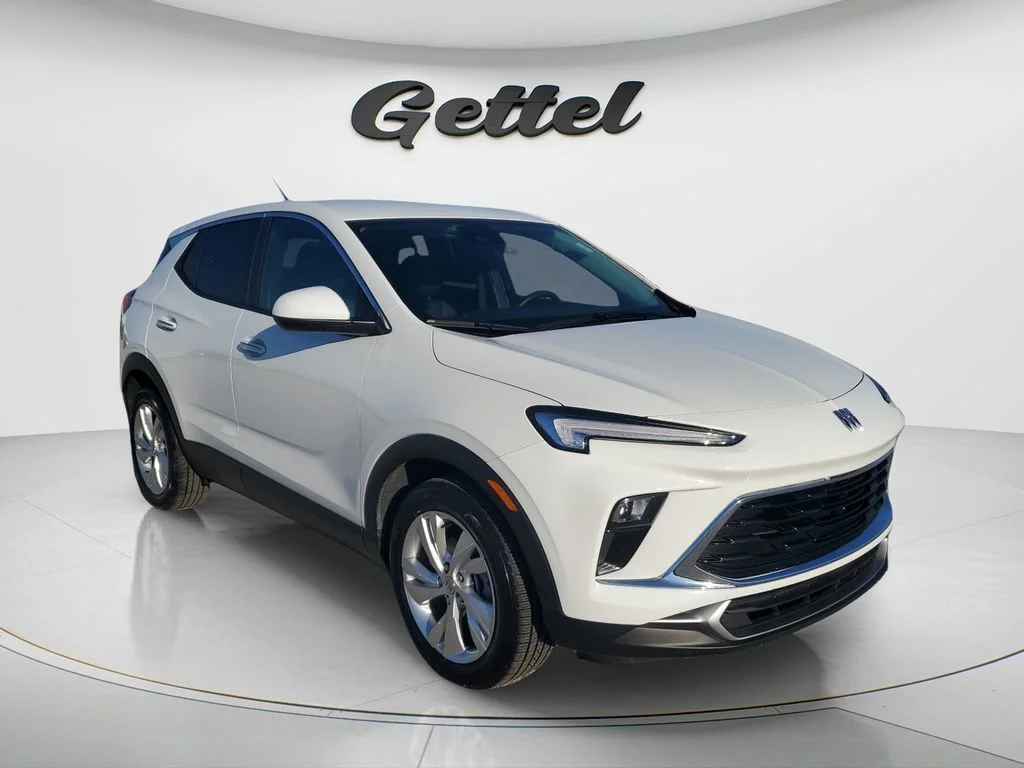 Used 2025 Summit White Buick Preferred image 3