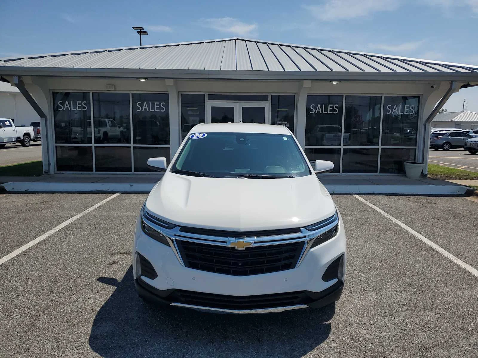 Used 2024 Summit White Chevrolet LT image 9