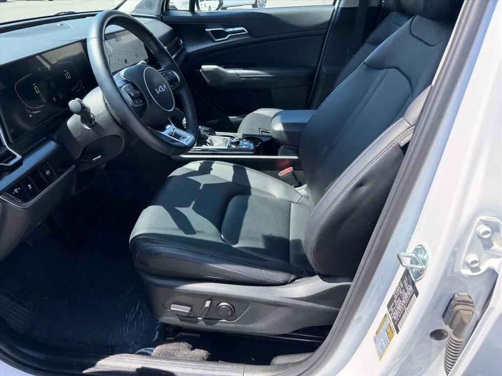 Used 2025 White Kia EX image 8