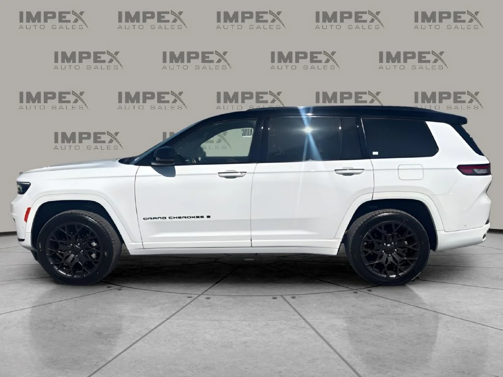 Used 2025 White Jeep Summit image 2