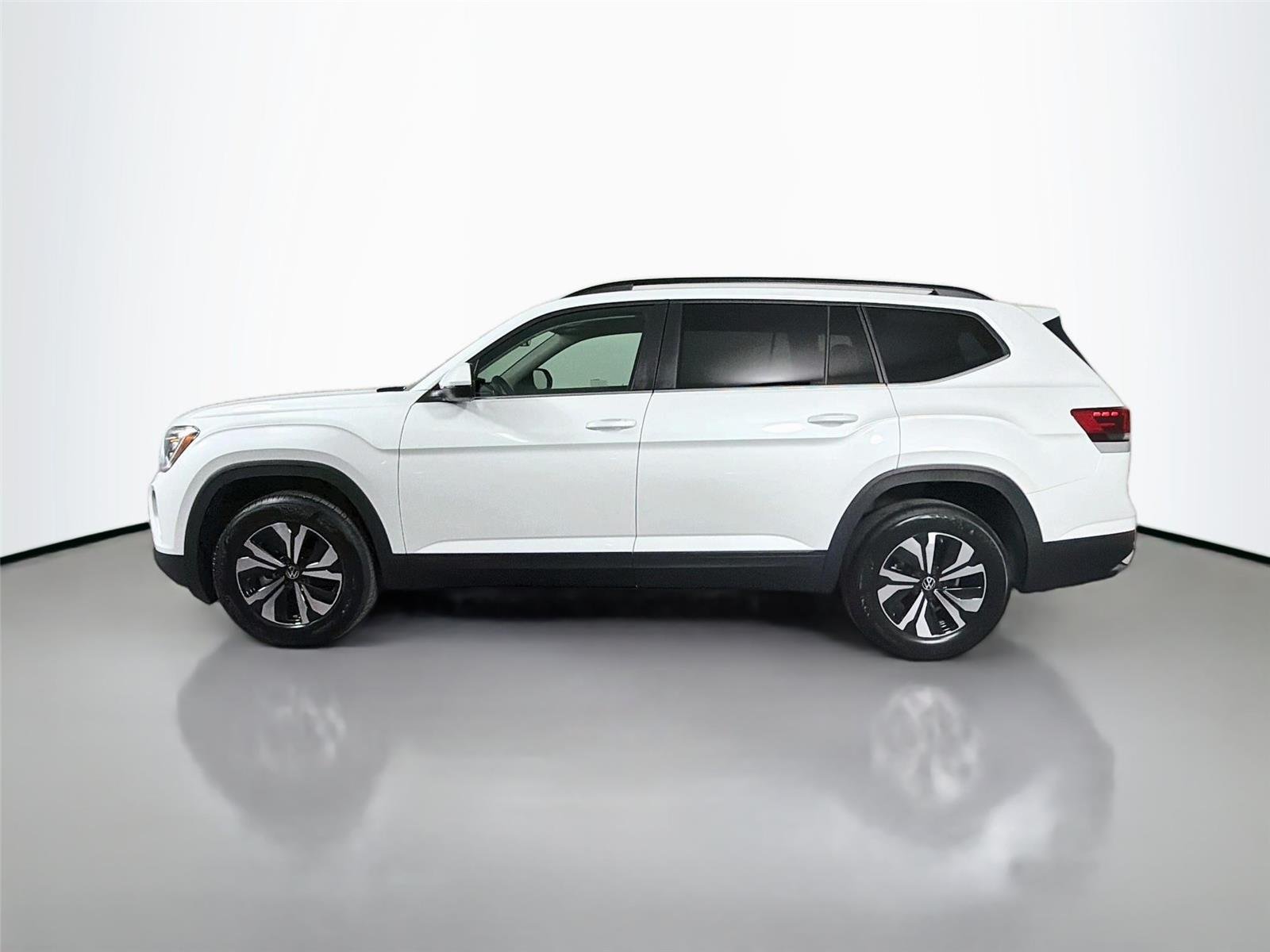 New 2026 opal white pearl Volkswagen 2.0T SE image 8