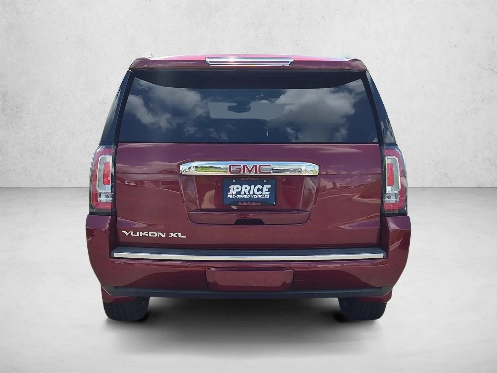 Used 2019 Crimson Red Tintcoat GMC Denali image 7