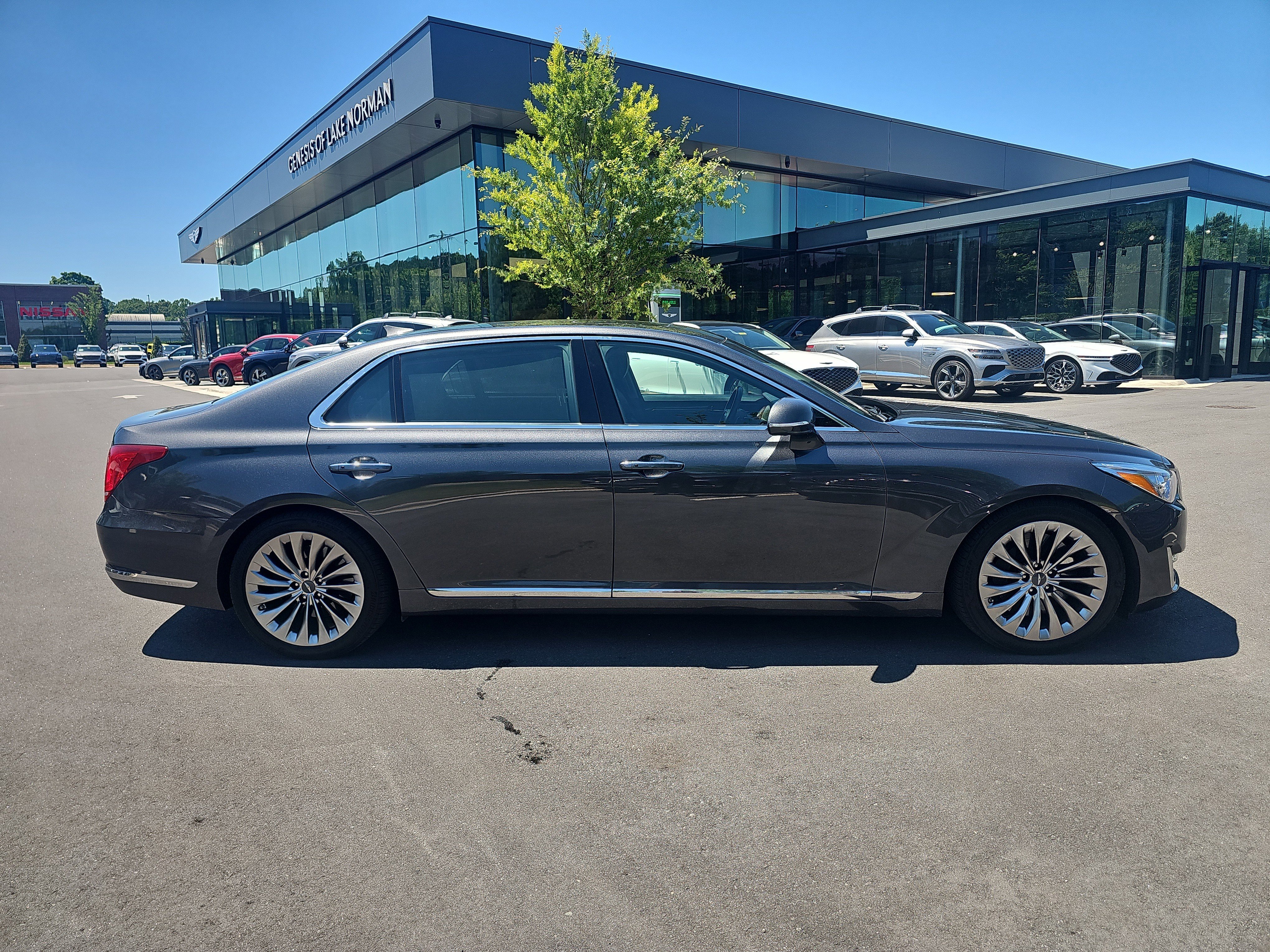 Used 2018 Gray Genesis 5.0L Ultimate image 4
