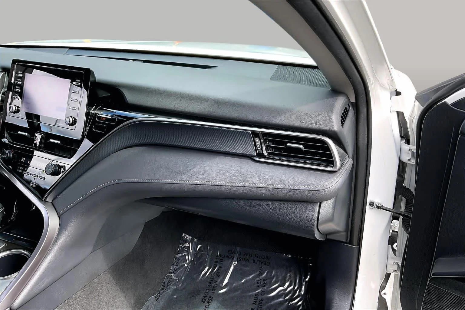 Used 2024 Ice Cap Toyota SE image 18