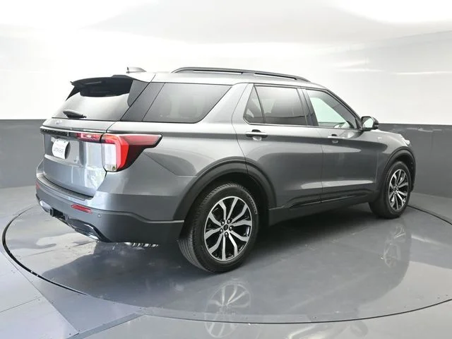 Used 2025 Gray Ford ST-Line image 7