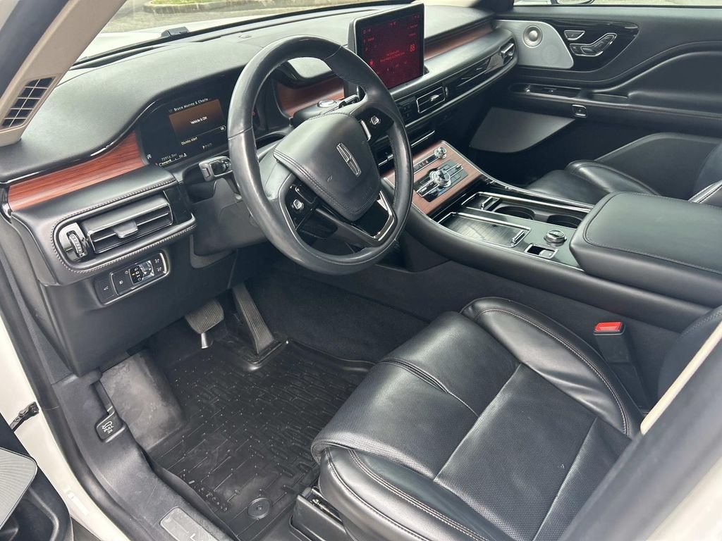 Used 2021 White Lincoln Reserve image 16