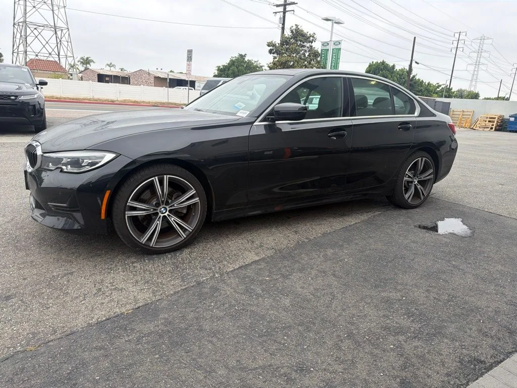 2022 BMW 3 Series 330i Sedan's photo