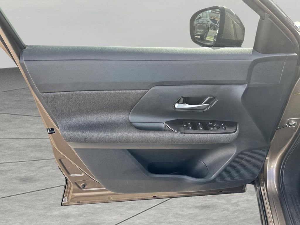 Used 2025 Brown Nissan SV image 13