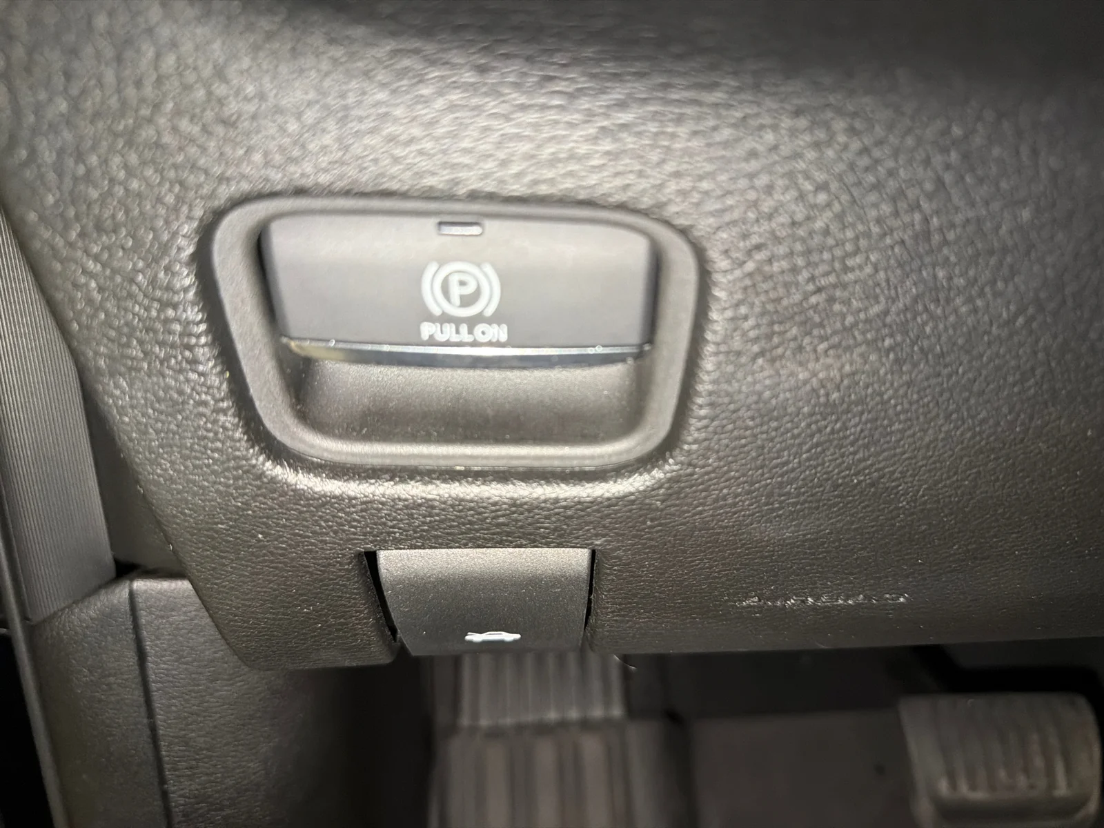 Certified Used 2024 Diamond Black Crystal Pearlcoat Jeep Altitude X image 20