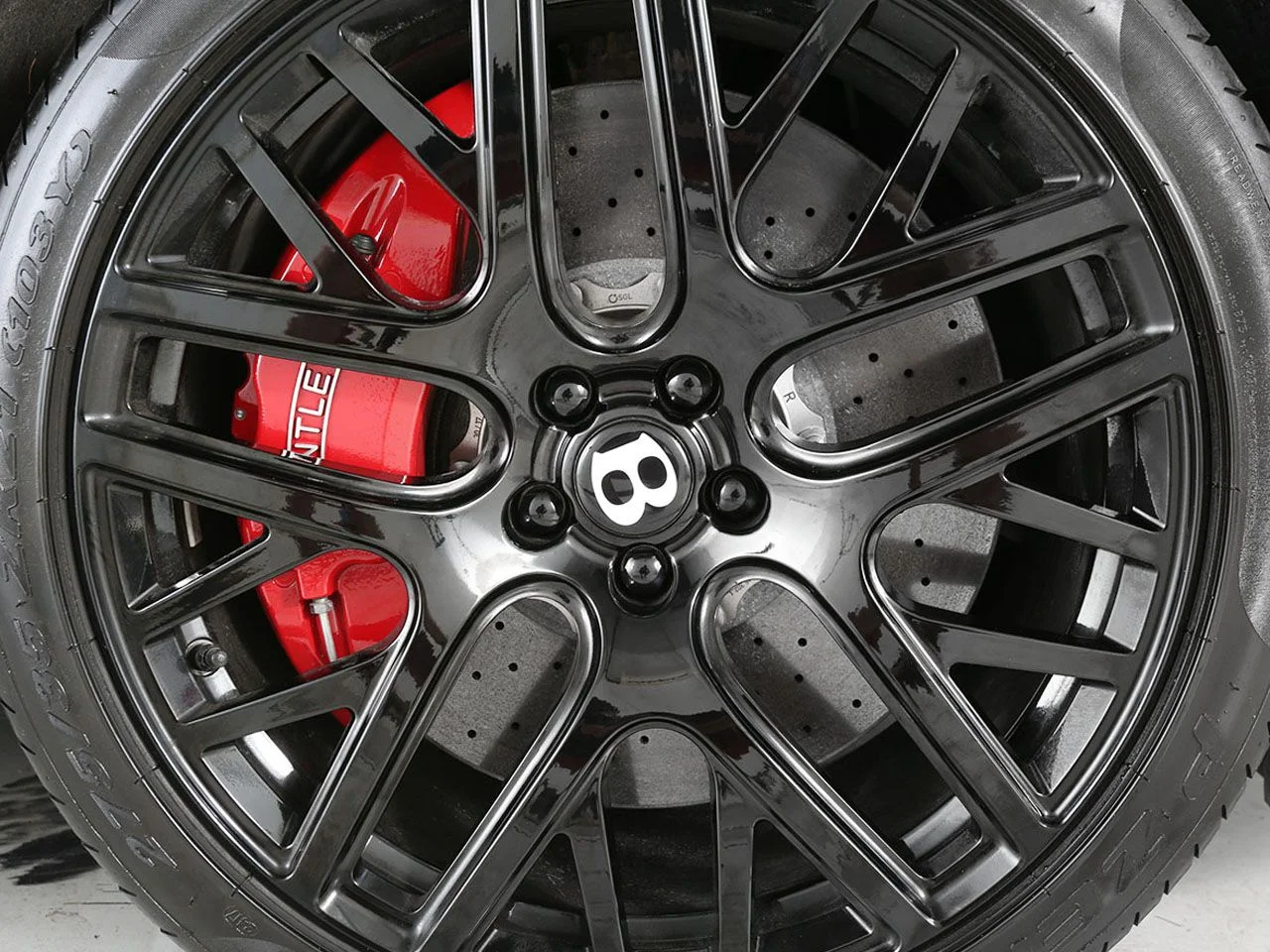 Used 2018 Black Bentley Base image 6
