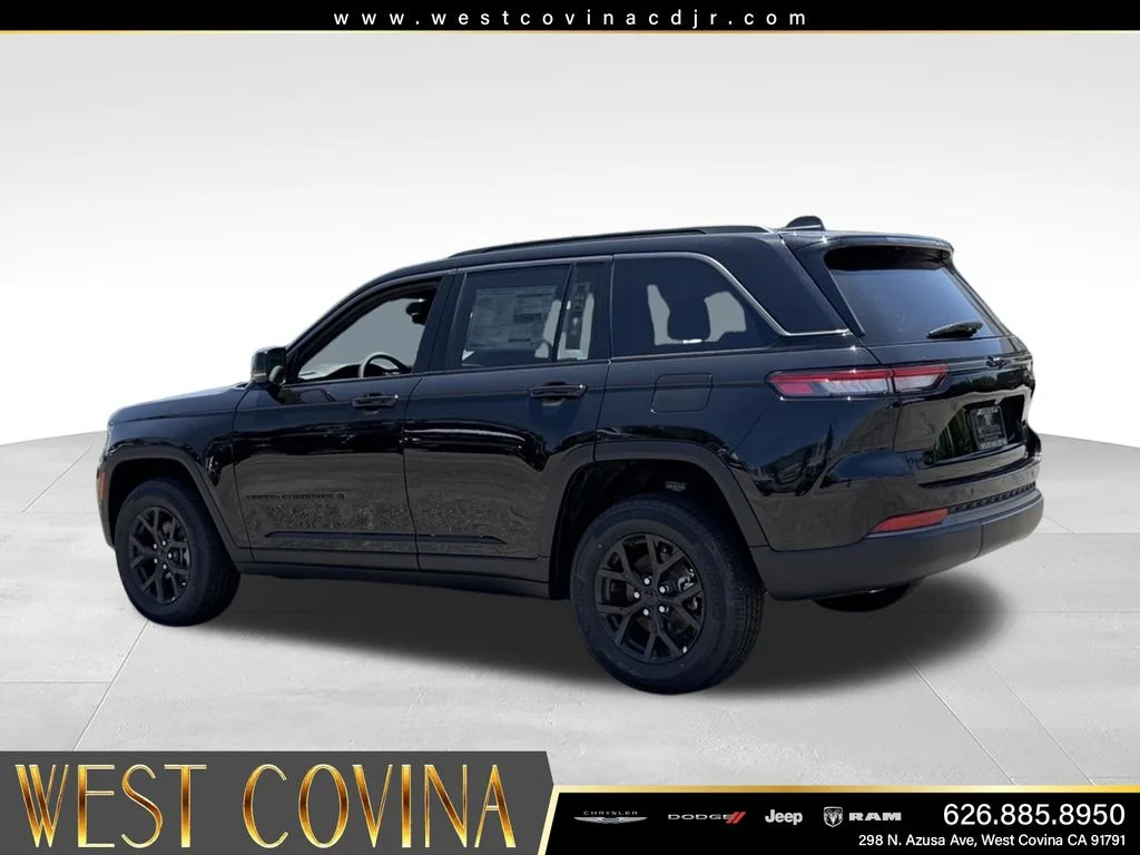 New 2026 Diamond Black Crystal Pearl-Coat Exterior Paint Jeep Altitude image 11
