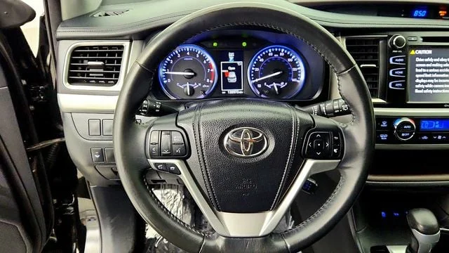 Used 2014 Attitude Black Metallic Toyota AWD 4dr V6 XLE image 15