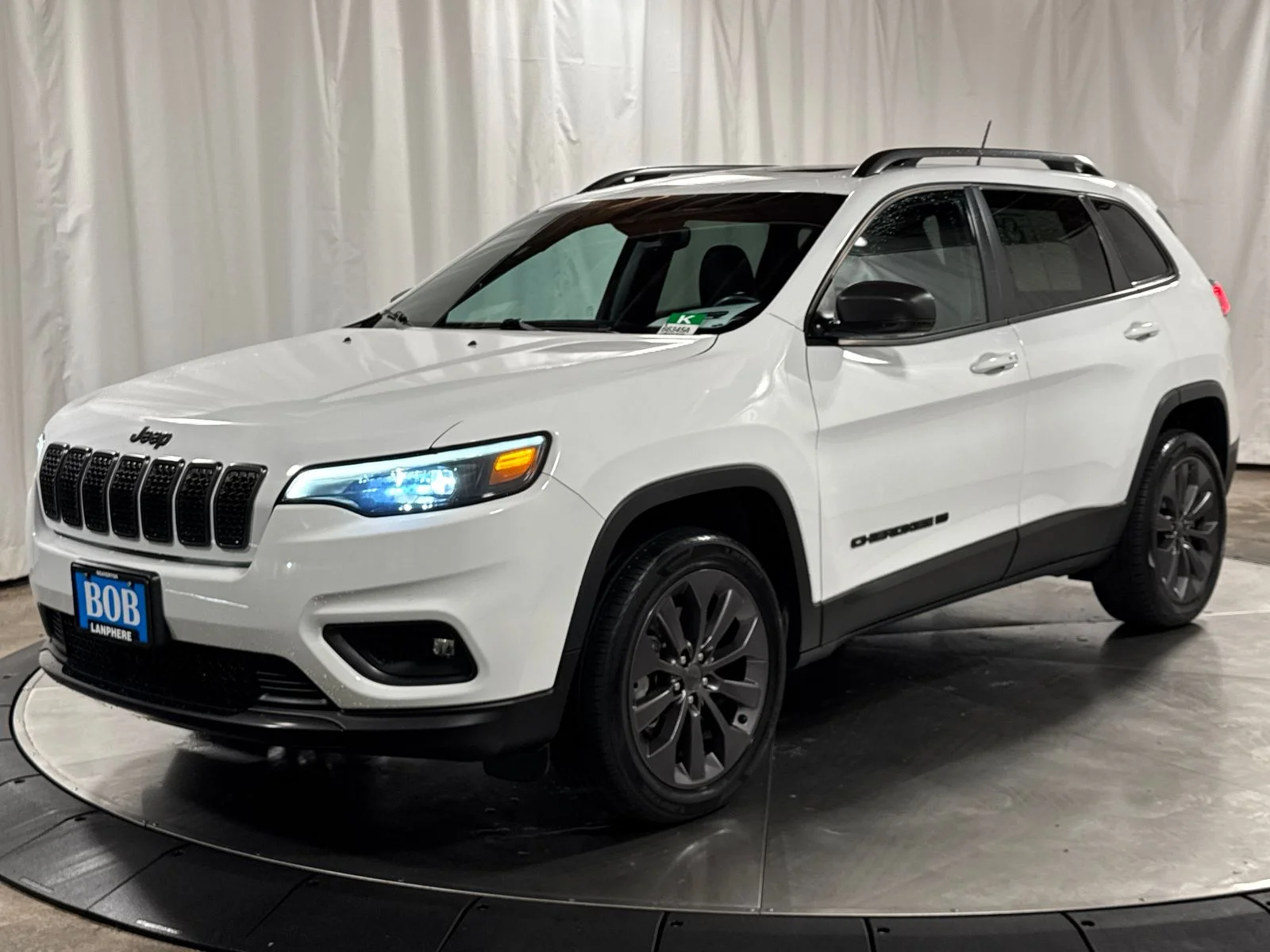 Used 2021 Bright White Clearcoat Jeep Latitude Lux image 1